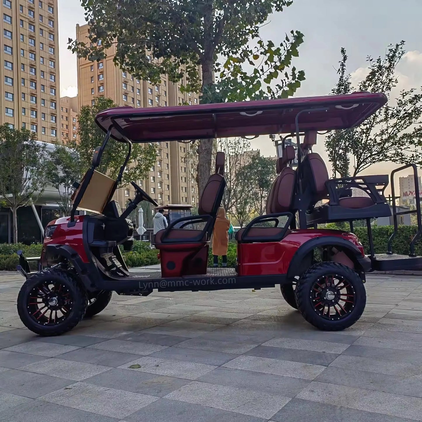 Brandneuer leistungsstarker elektrischer Golfwagen mit Solarpanelen