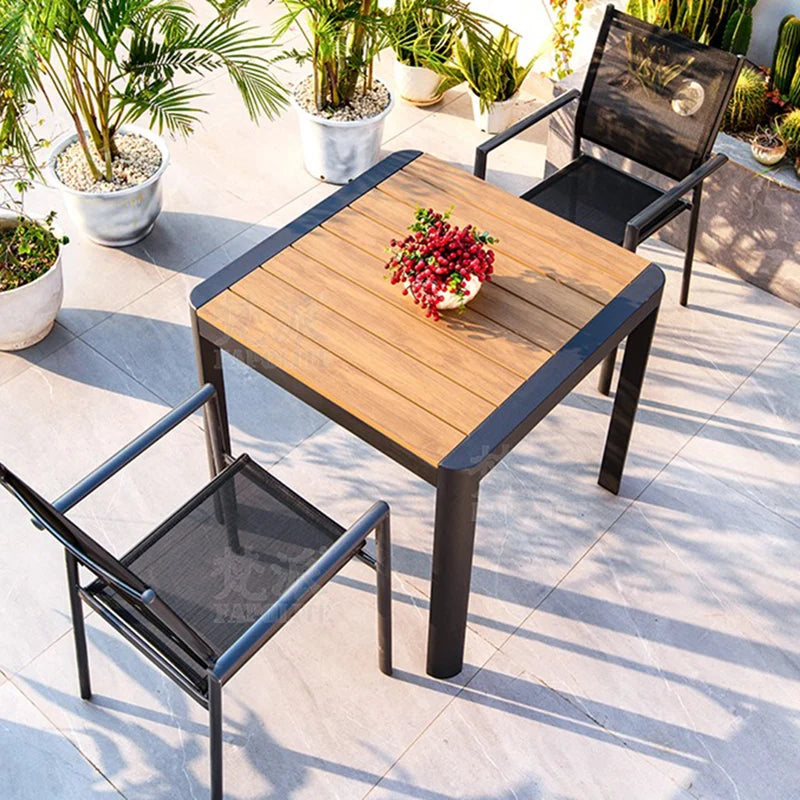 Gartenmöbel-Set: Tisch & Stühle