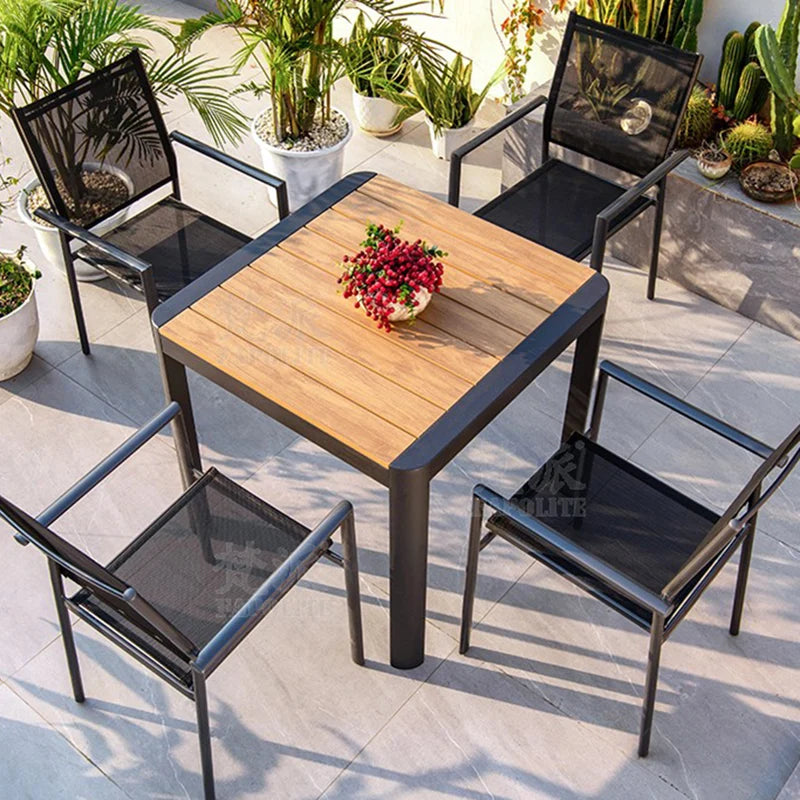 Gartenmöbel-Set: Tisch & Stühle