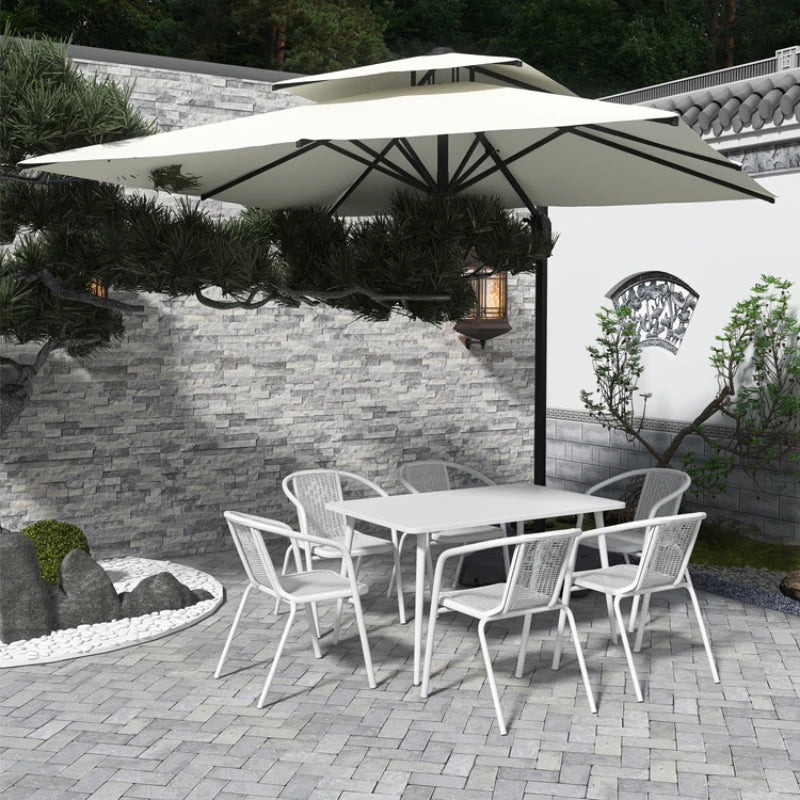 Gartenmöbel-Sets: Weiße Gartentisch und Stühle