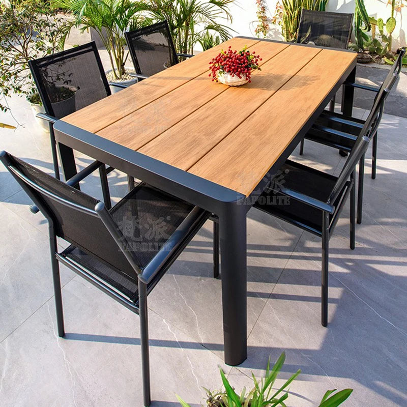 Gartenmöbel-Set: Tisch & Stühle