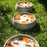 Große Outdoor Citronella-Betonkerze „Big Grey - Mugge Schreck“ – Mit drei Holdochten - Handgemachter Insektenschutz aus dem Südschwarzwald mit Blütenverzierung