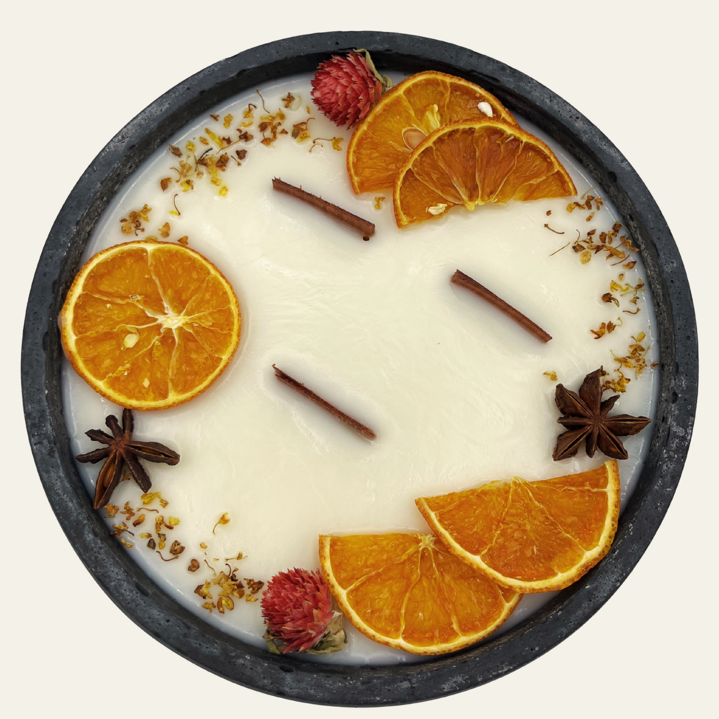 Handbesetze XXL Outdoor Citronella-Betonkerze Black Edition „Big Black - Mugge Schreck“ – Mit drei Holdochten - Handgemachter Insektenschutz aus dem Südschwarzwald mit Blütenverzierung