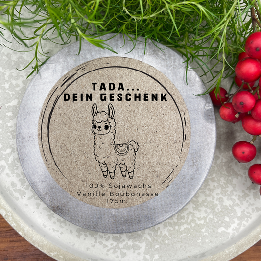 Tada - dein Geschenk - LUSTIGES Lama - personalisierbare PREMIUM Duftkerze mit verschiedenen Dekoren - handgemacht aus dem Südschwarzwald
