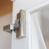 Milano Elite Massivholz Kiefer Schubladen Vitrine 1-Türig | Farbe Weiß/Kiefer