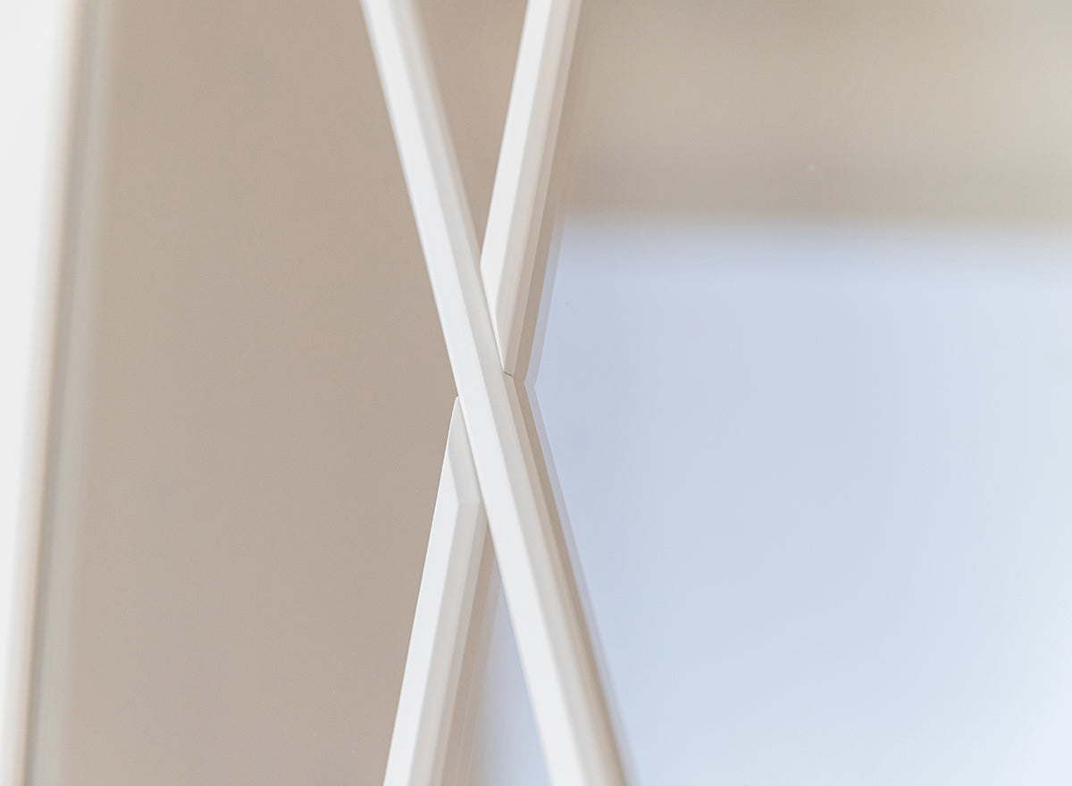 Milano Elite Massivholz Kiefer Vitrine 2D | Farbe Weiß/Kiefer