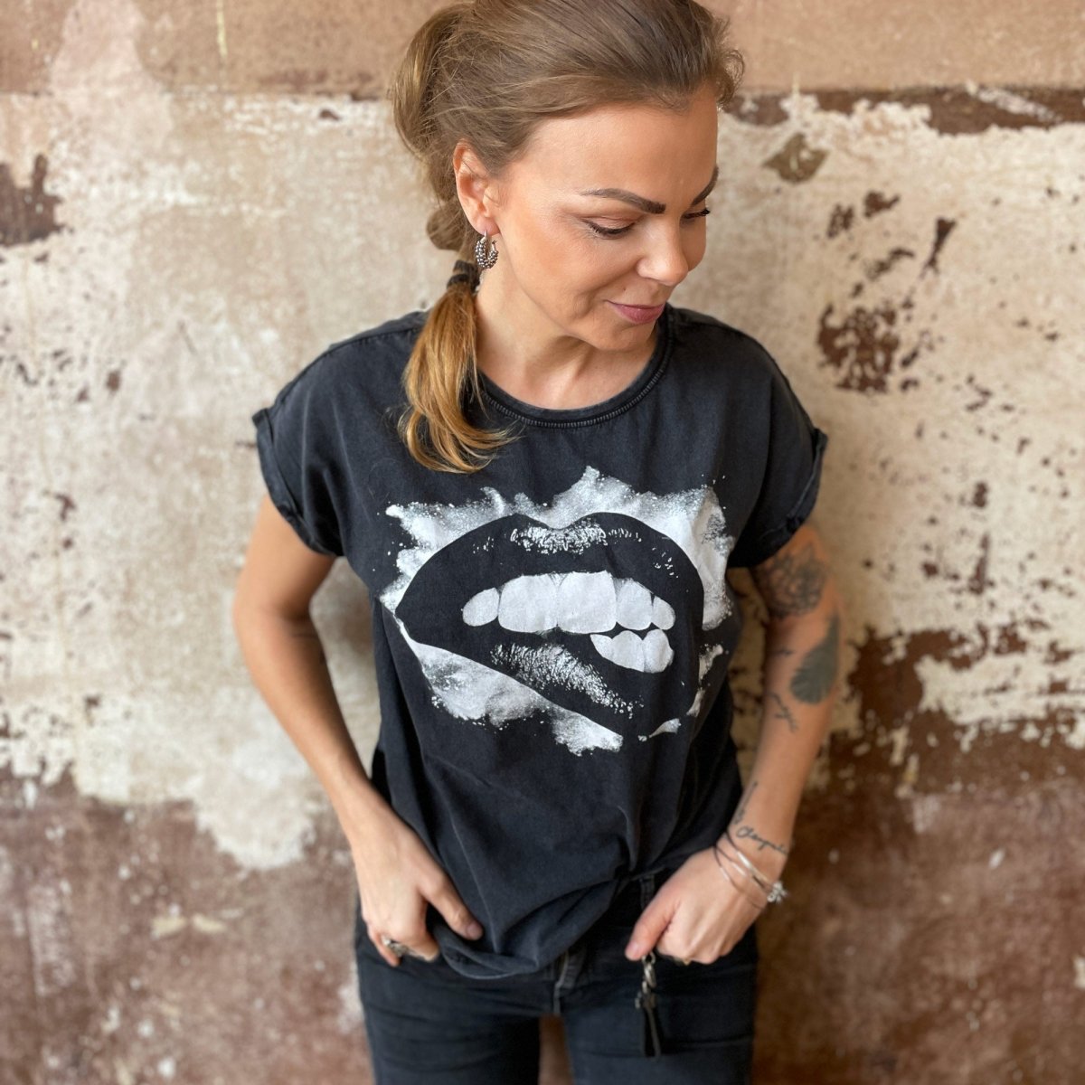 Bite my Lips - Black Vintage T-Shirt