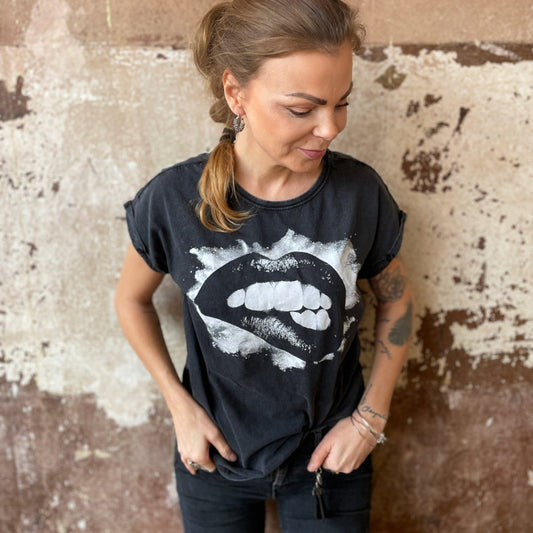 Bite my Lips - Black Vintage T-Shirt