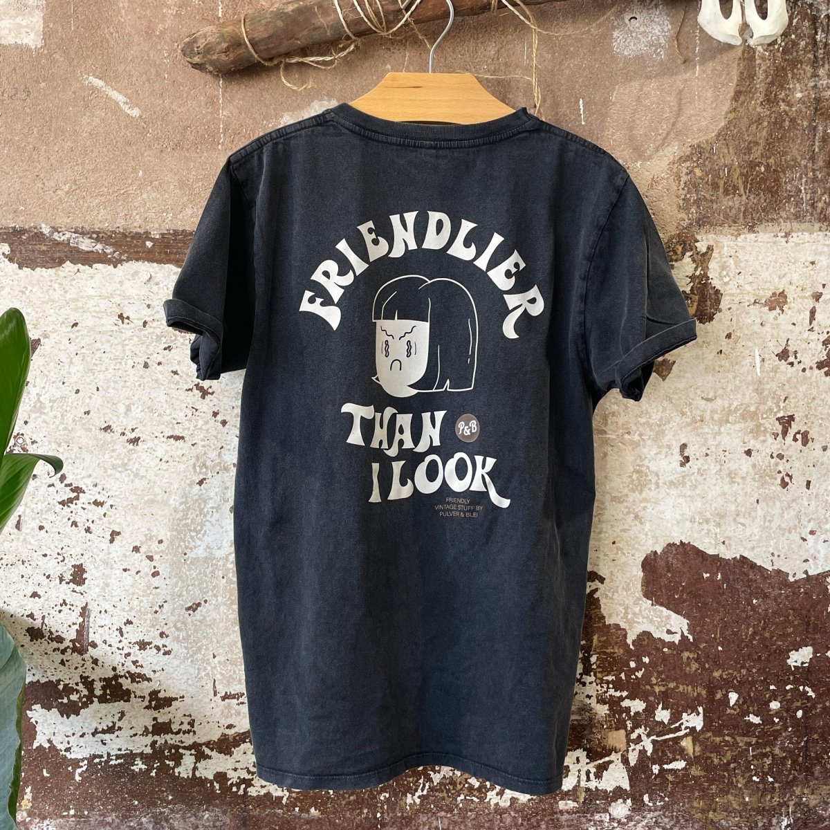 Friendlier then i look - Vintage Black Tee