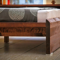 AGUZZO Massivholzbett