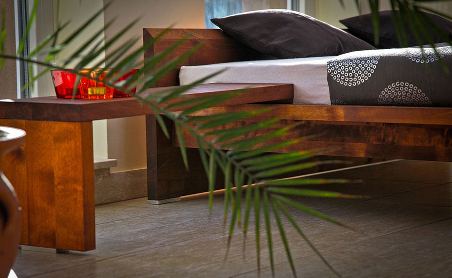 AGUZZO Massivholzbett