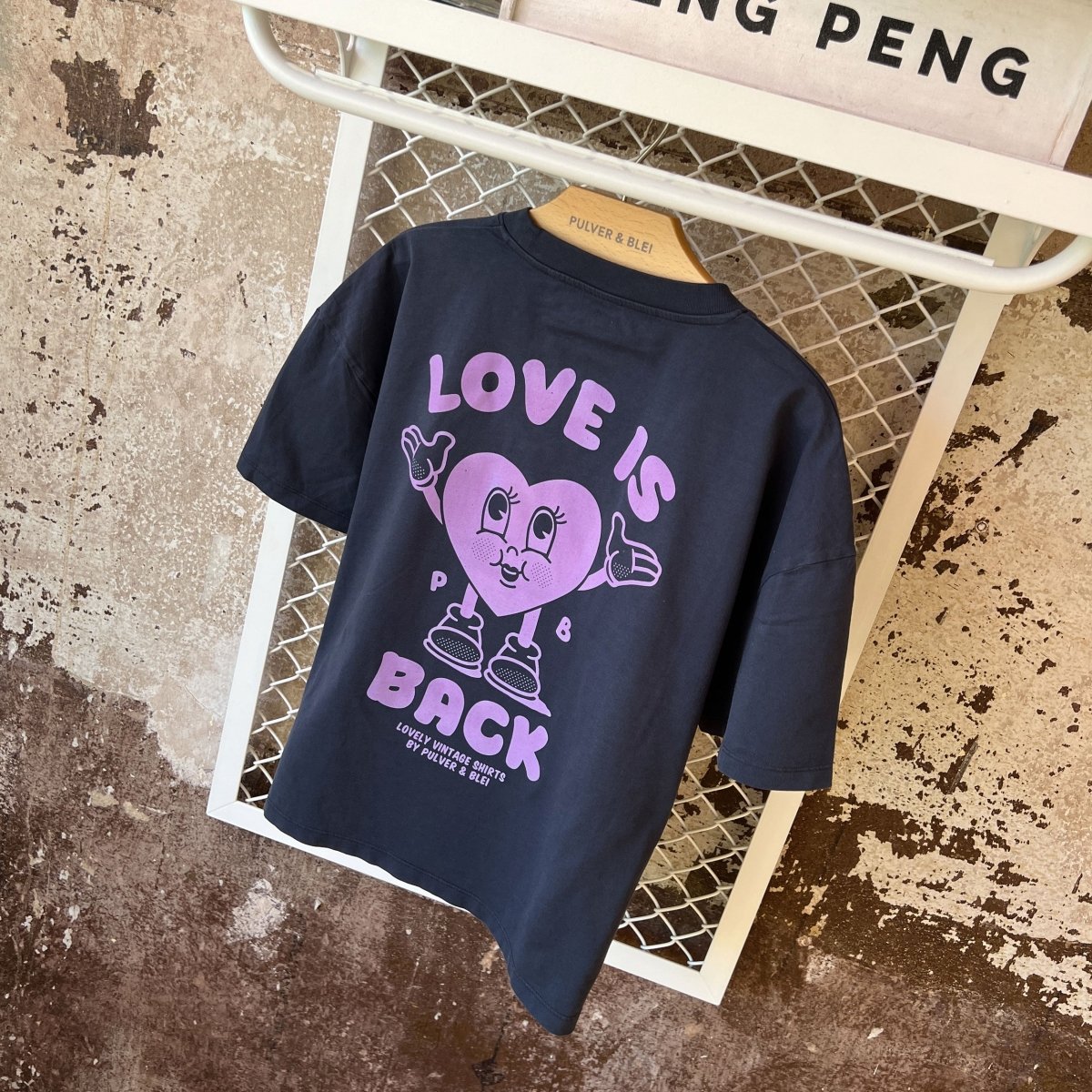 Love is Back - Womans Oversize Washed Navy